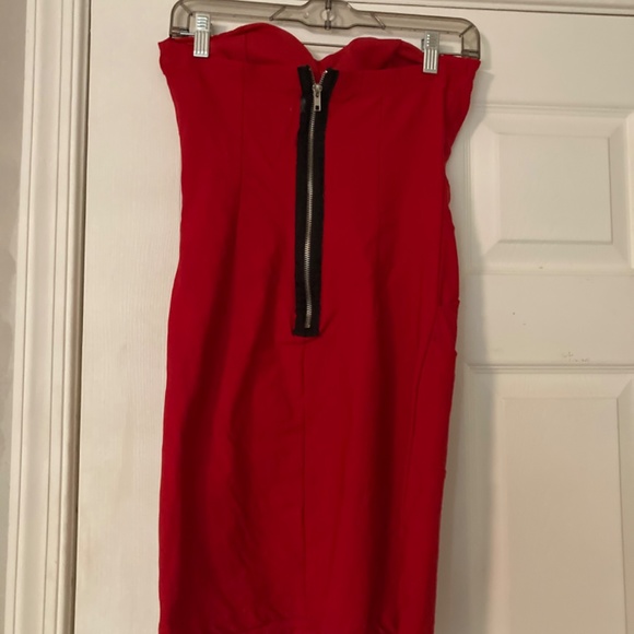 Stretchy red dress - Picture 3 of 3